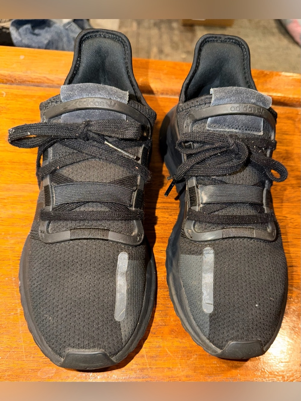Men’s Adidas Size 9.5 Sneakers